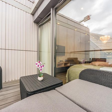 Flatbook - City Center Apartments Granaria With Parking غدانسك الغرفة الصورة